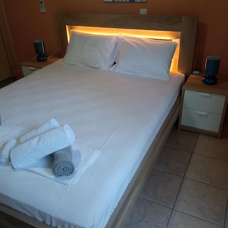 Sofia'S Garden Apartment เนอาเปรามอส ภายนอก รูปภาพ