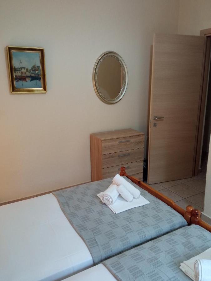 Sofia'S Garden Apartment เนอาเปรามอส ภายนอก รูปภาพ