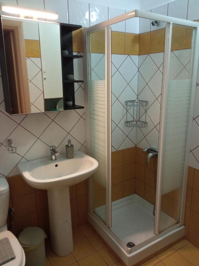 Sofia'S Garden Apartment เนอาเปรามอส ภายนอก รูปภาพ